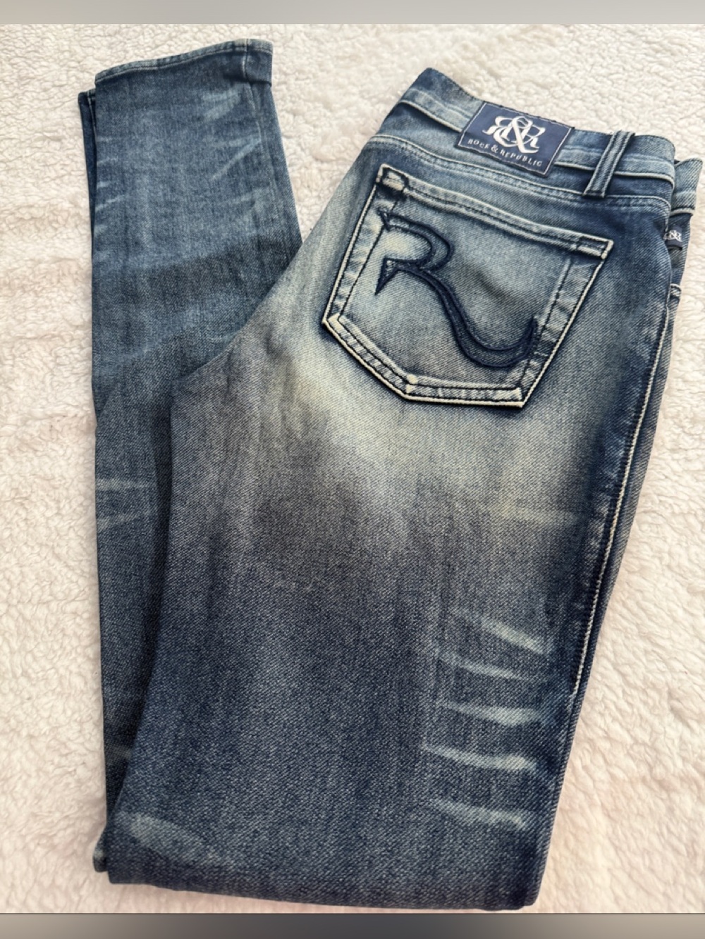 Rock & Republic Washed Blue Embroidered Pocket Skinny Jeans